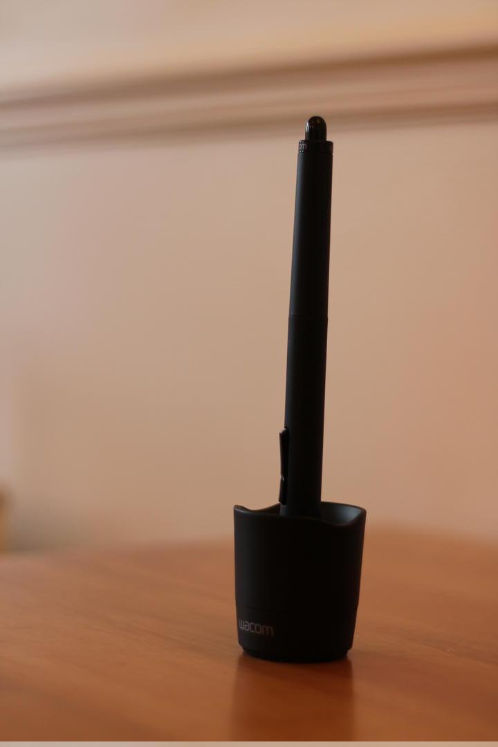 wacom intuos pro pen and pen holder