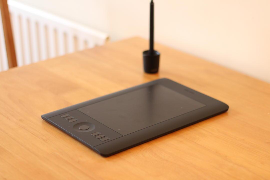 wacom intuos pro table